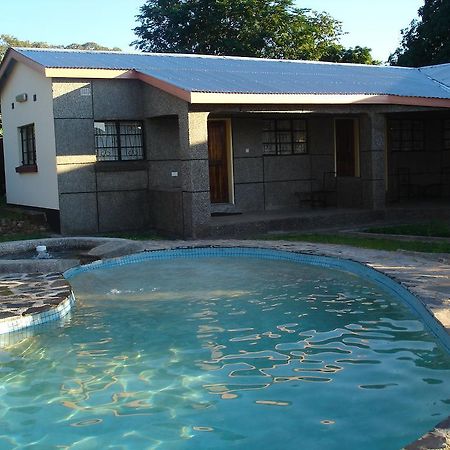 The Stone Guest House ลิฟวิงสโตน ภายนอก รูปภาพ
