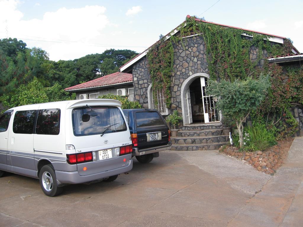 The Stone Guest House ลิฟวิงสโตน ภายนอก รูปภาพ