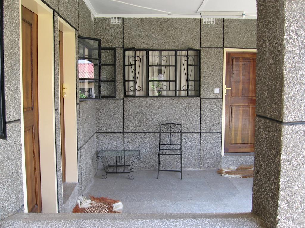The Stone Guest House ลิฟวิงสโตน ภายนอก รูปภาพ
